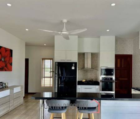BREEZE HILL HUA HIN : 3 bed pool villa