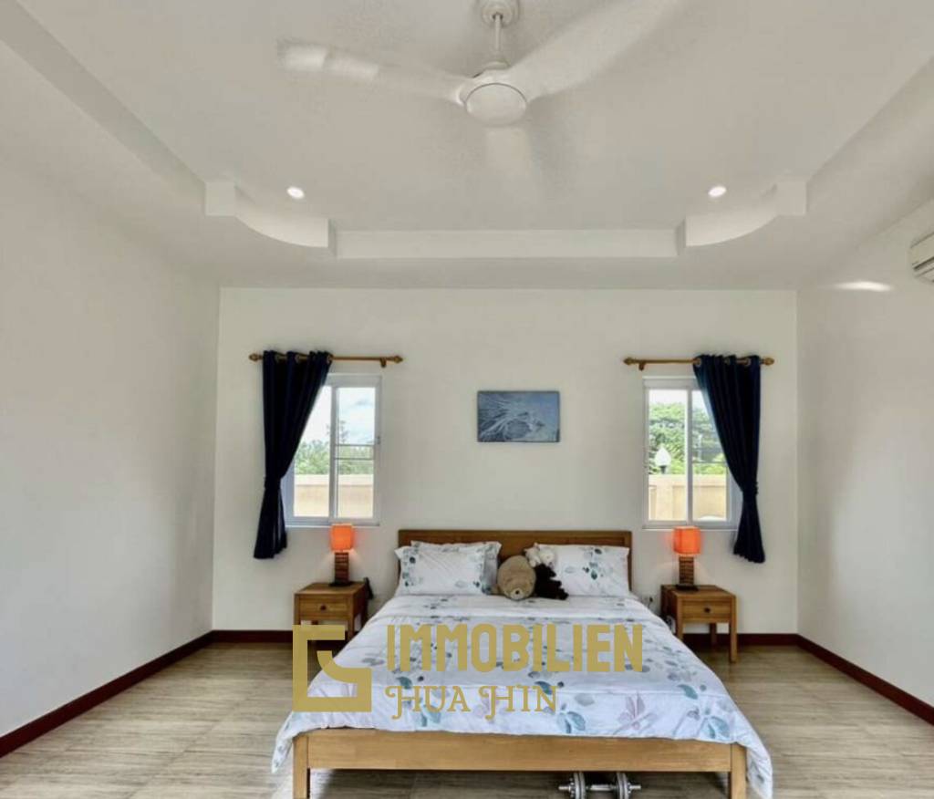 BREEZE HILL HUA HIN : 3 bed pool villa