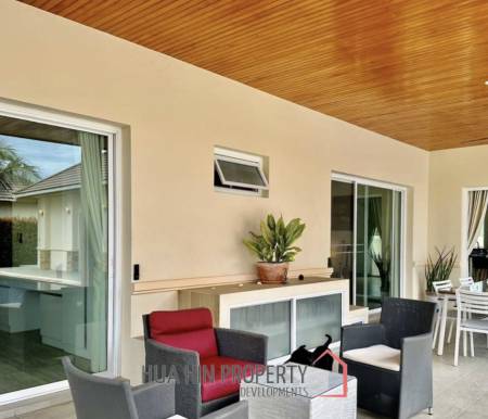BREEZE HILL HUA HIN : 3 bed pool villa