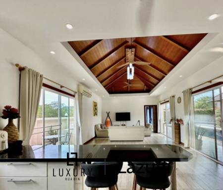 BREEZE HILL HUA HIN : 3 bed pool villa