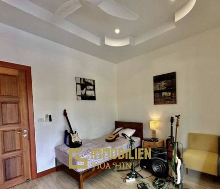 BREEZE HILL HUA HIN : 3 bed pool villa