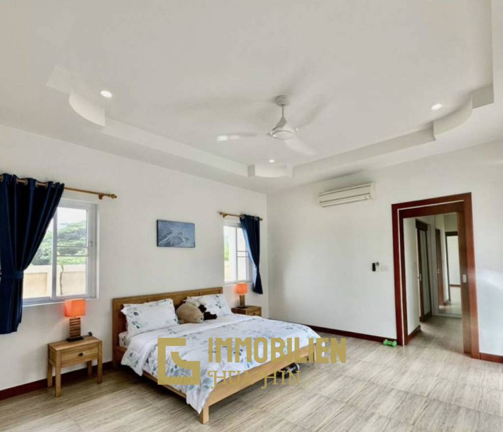 BREEZE HILL HUA HIN : 3 bed pool villa