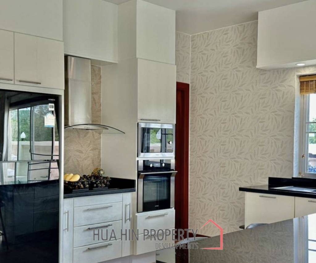 BREEZE HILL HUA HIN : 3 bed pool villa