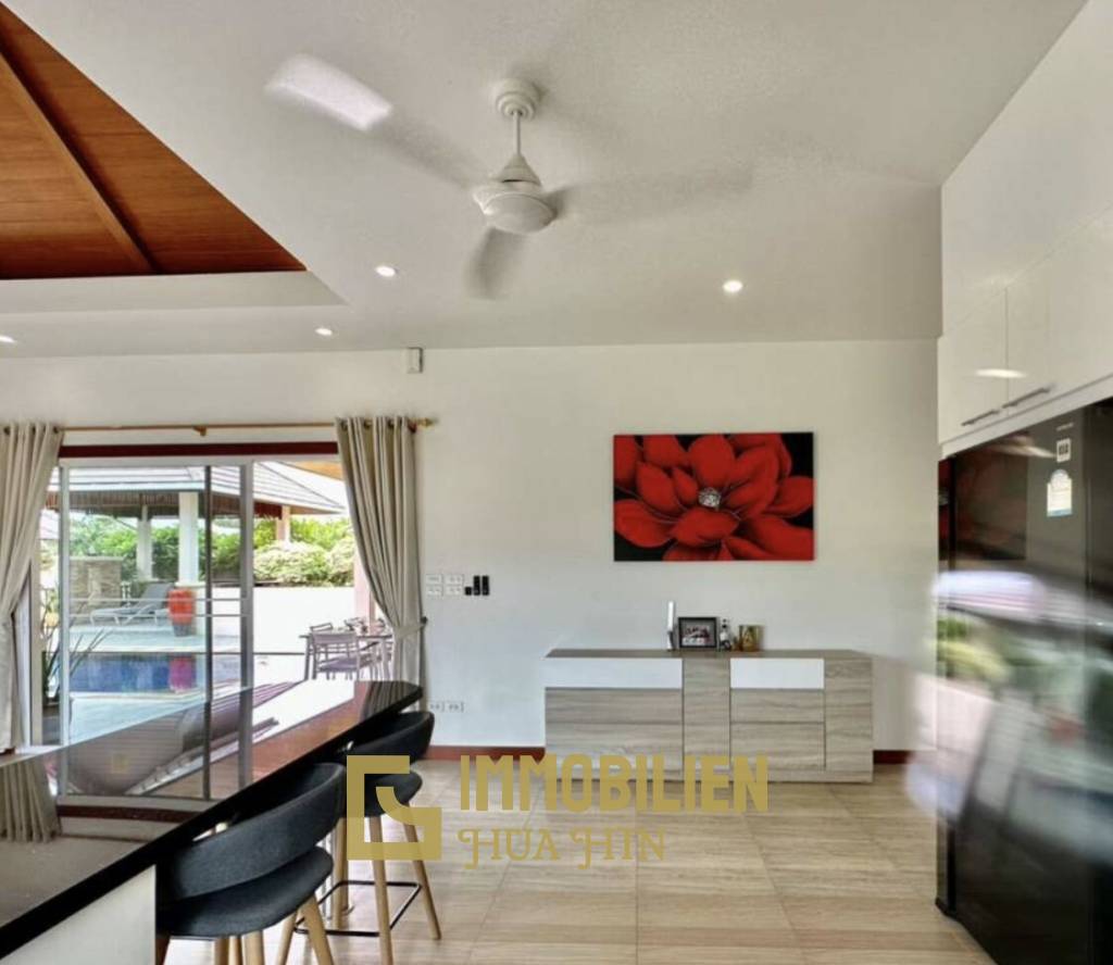 BREEZE HILL HUA HIN : 3 bed pool villa