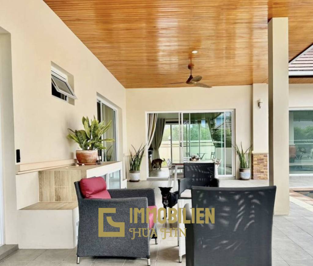 BREEZE HILL HUA HIN : 3 bed pool villa