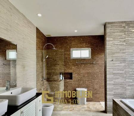 688 metro cuadrado 3 ` 3 Baño Villa de Venta