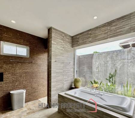 BREEZE HILL HUA HIN : 3 bed pool villa