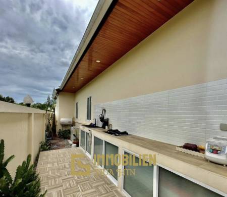 BREEZE HILL HUA HIN : 3 bed pool villa