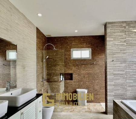 688 metro cuadrado 3 ` 3 Baño Villa de Venta