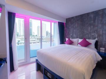 Prime Bangkok Hotel for Sale: Modern Luxury in Asoke/Sirikit Center