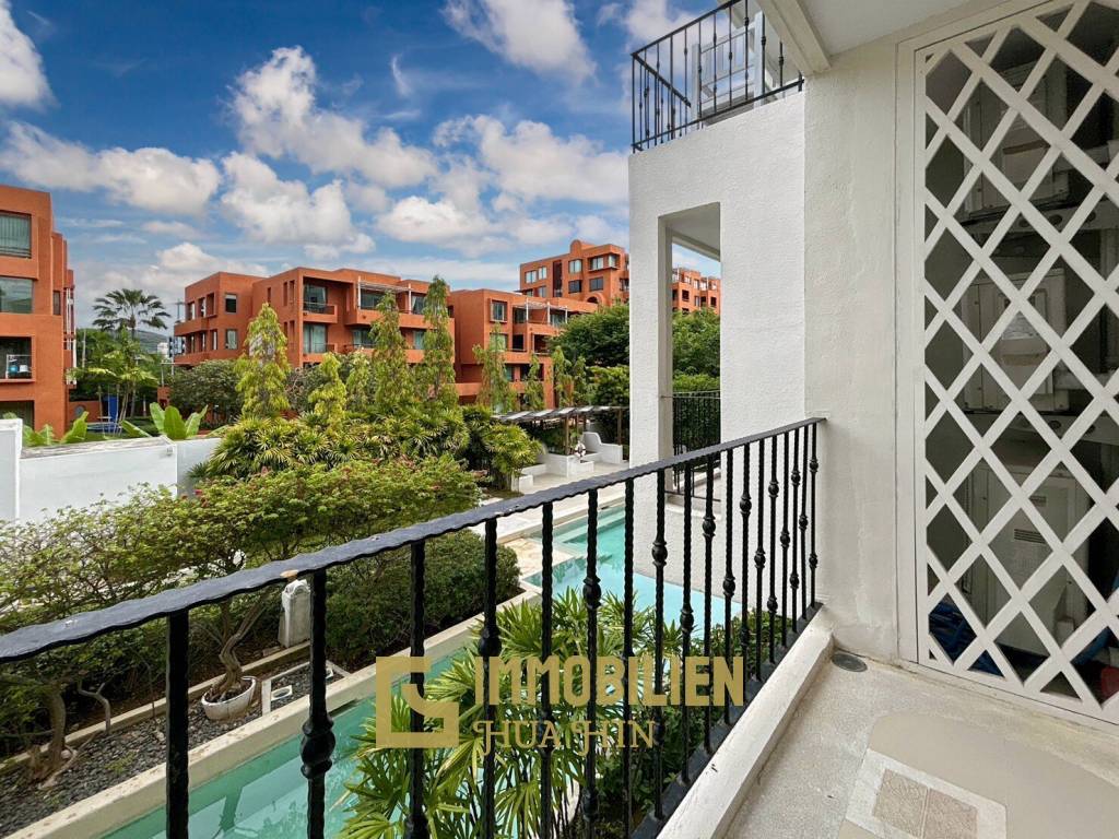 Chelona : 2 Bed Condo Pool View