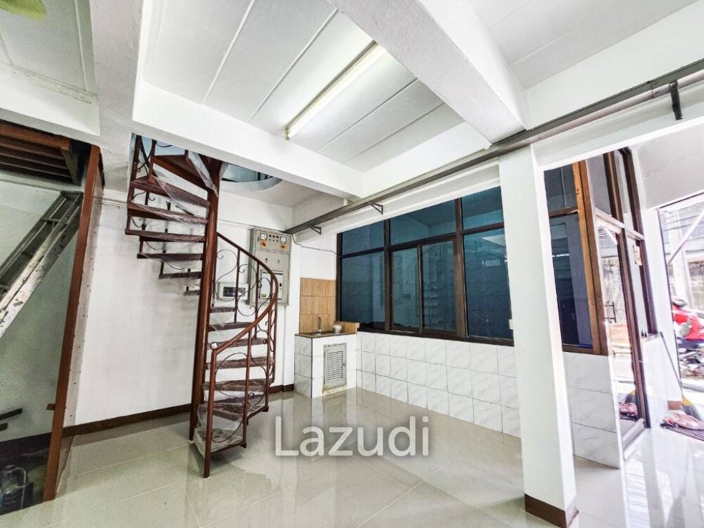 2 Bed 300 SQ.M Town house In Sukhumvit 26