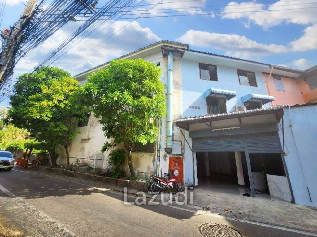 2 Bed 300 SQ.M Town house In Sukhumvit 26