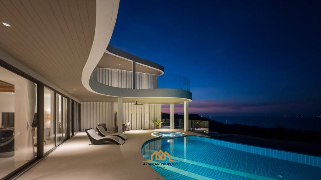 Modern Luxury at it's Finest - 4-Bed Villa in Bang Por