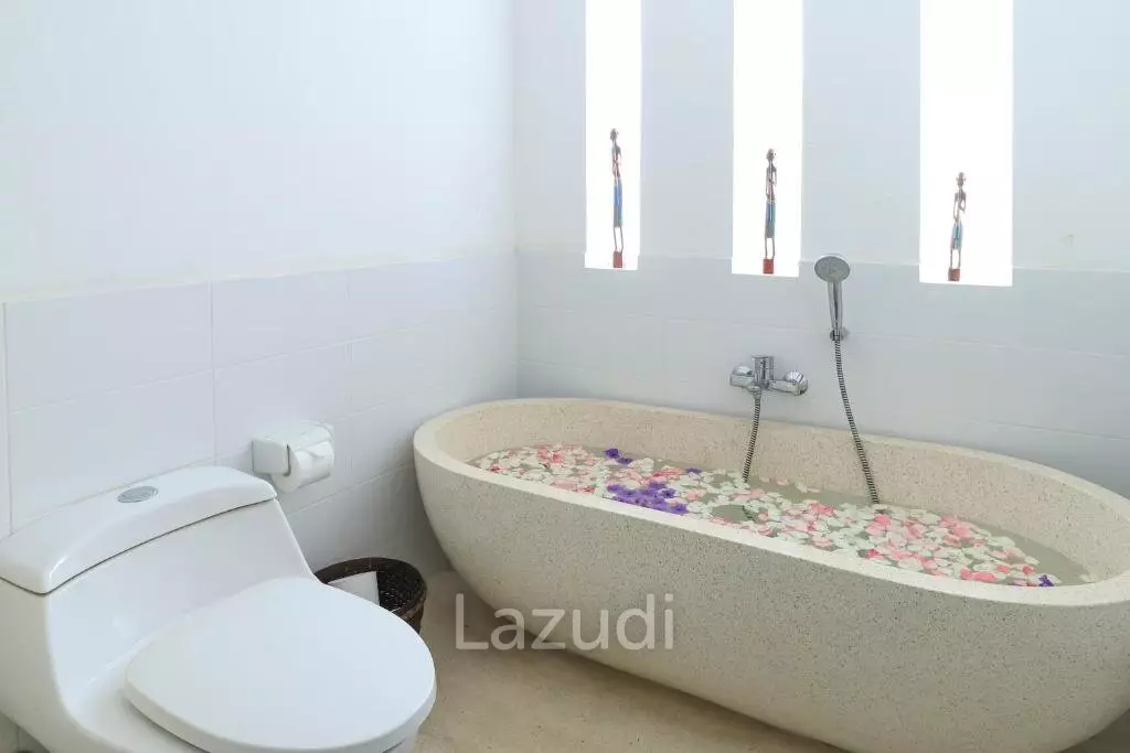 Main Road Investment opportunity in trendy Batu Bolong