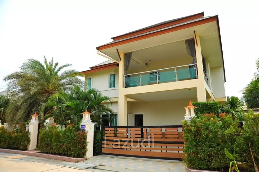 4 Bed 4260 SQ.M Villa in Baan Dusit Pattaya Lake