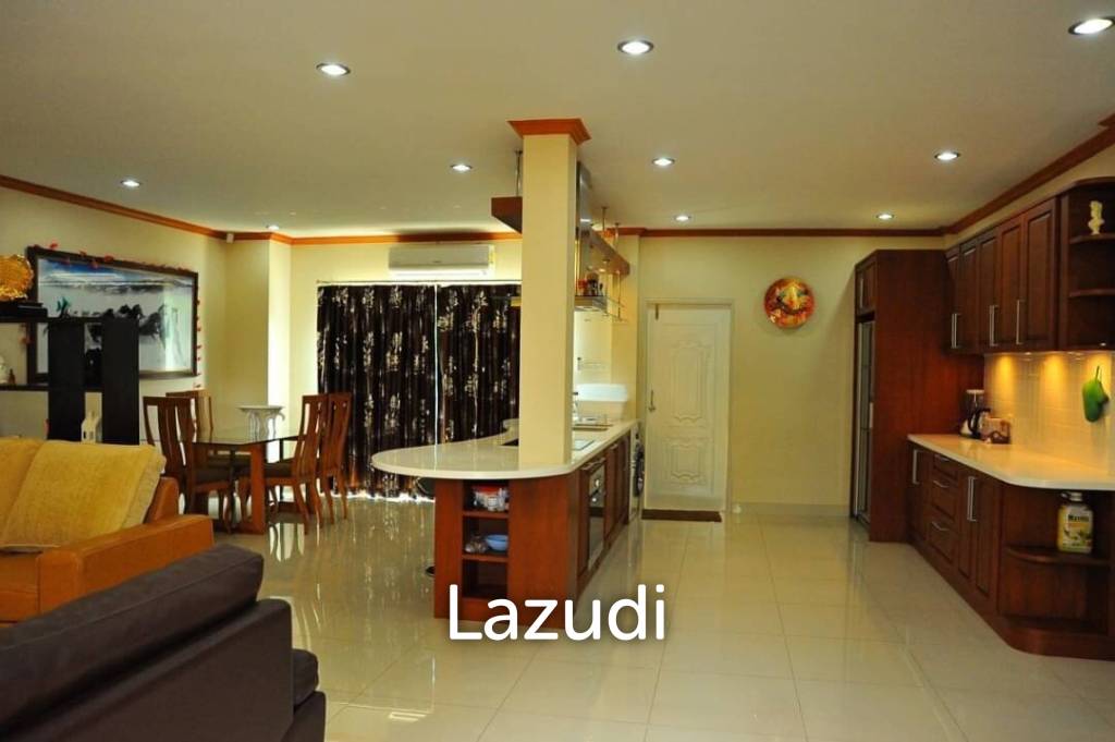 4 Bed 4260 SQ.M Villa in Baan Dusit Pattaya Lake