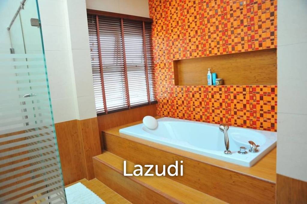 4 Bed 4260 SQ.M Villa in Baan Dusit Pattaya Lake