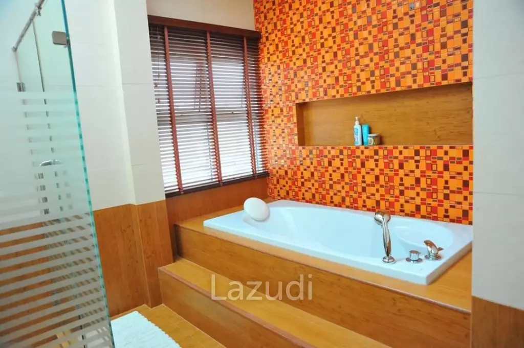 4 Bed 4260 SQ.M Villa in Baan Dusit Pattaya Lake