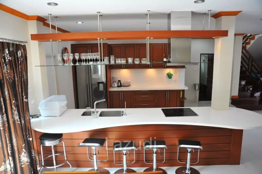 4 Bed 4260 SQ.M Villa in Baan Dusit Pattaya Lake