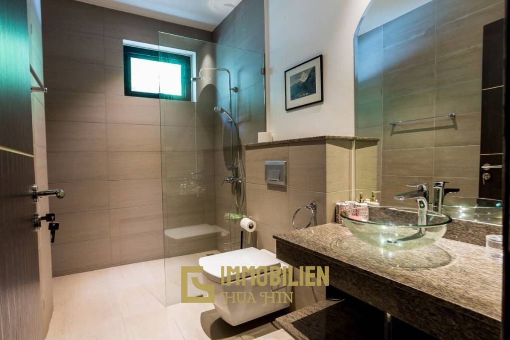 2,046 metro cuadrado 7 ` 8 Baño Villa de Venta