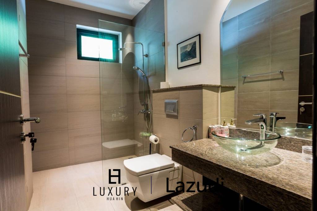 2,046 metro cuadrado 7 ` 8 Baño Villa de Venta