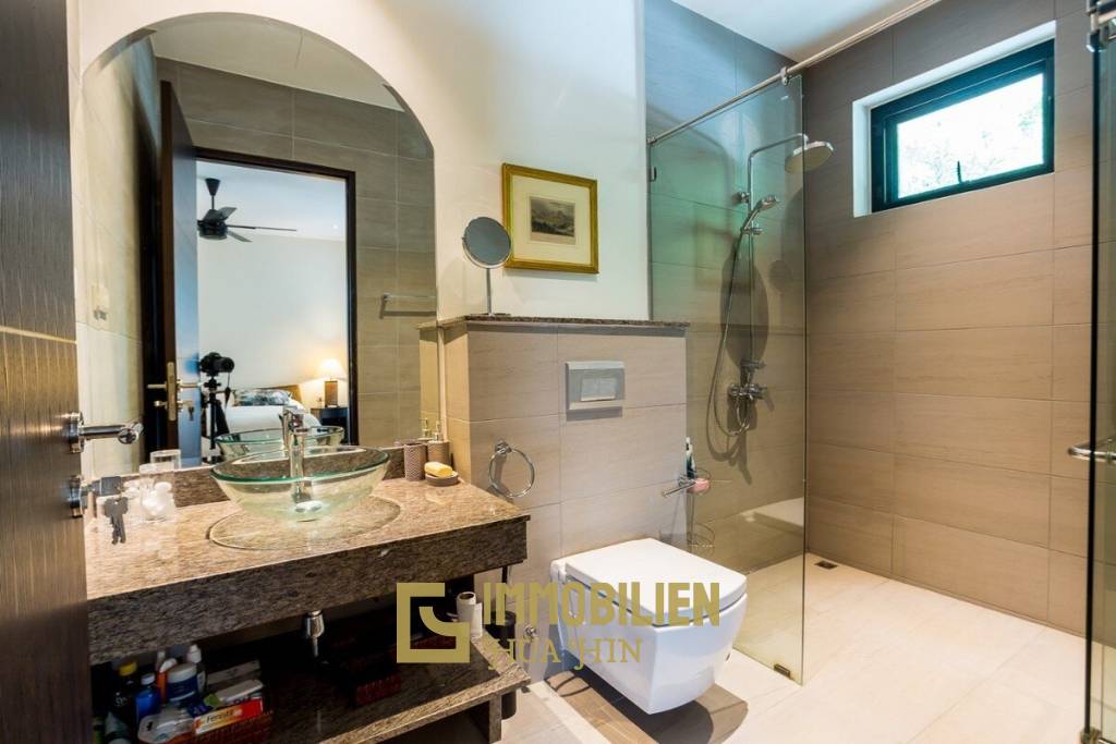 2,046 metro cuadrado 7 ` 8 Baño Villa de Venta