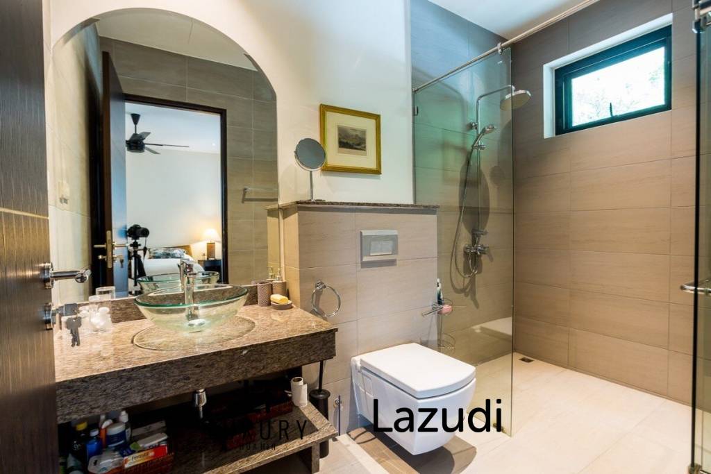 2,046 metro cuadrado 7 ` 8 Baño Villa de Venta