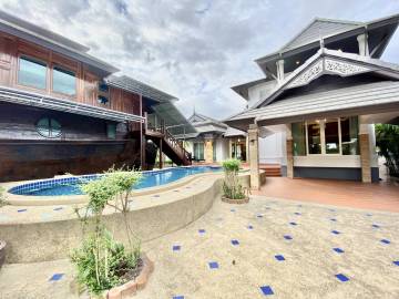 4 Beds 6 Baths 400 SQ.M Unique Villa in Pattaya