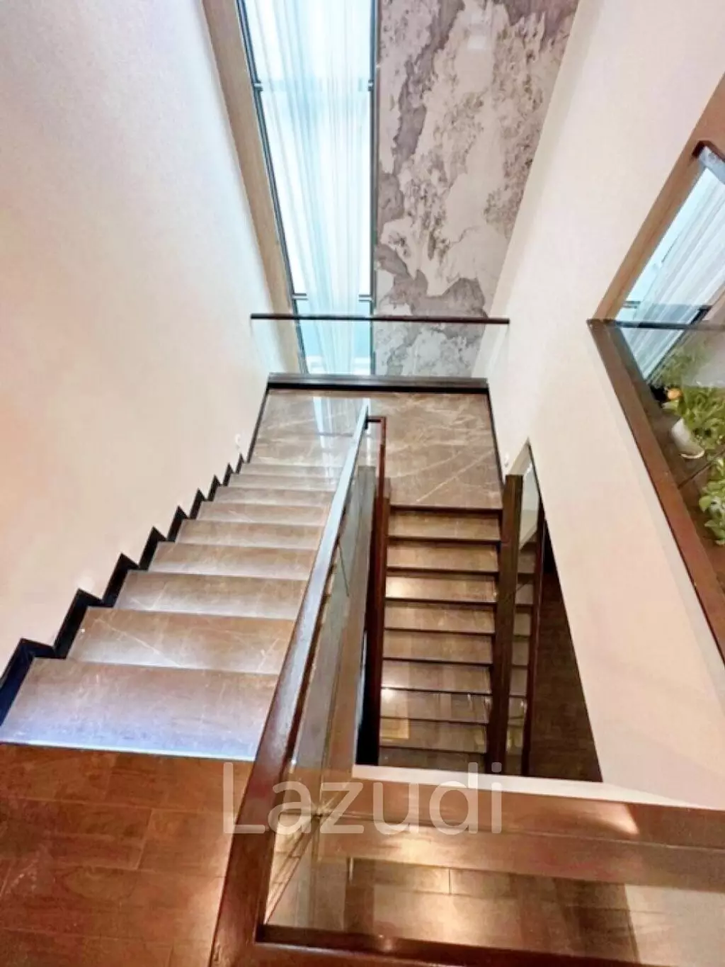 5 Bed 5 Bath 550 SQ.M The Gentry Pattanakarn