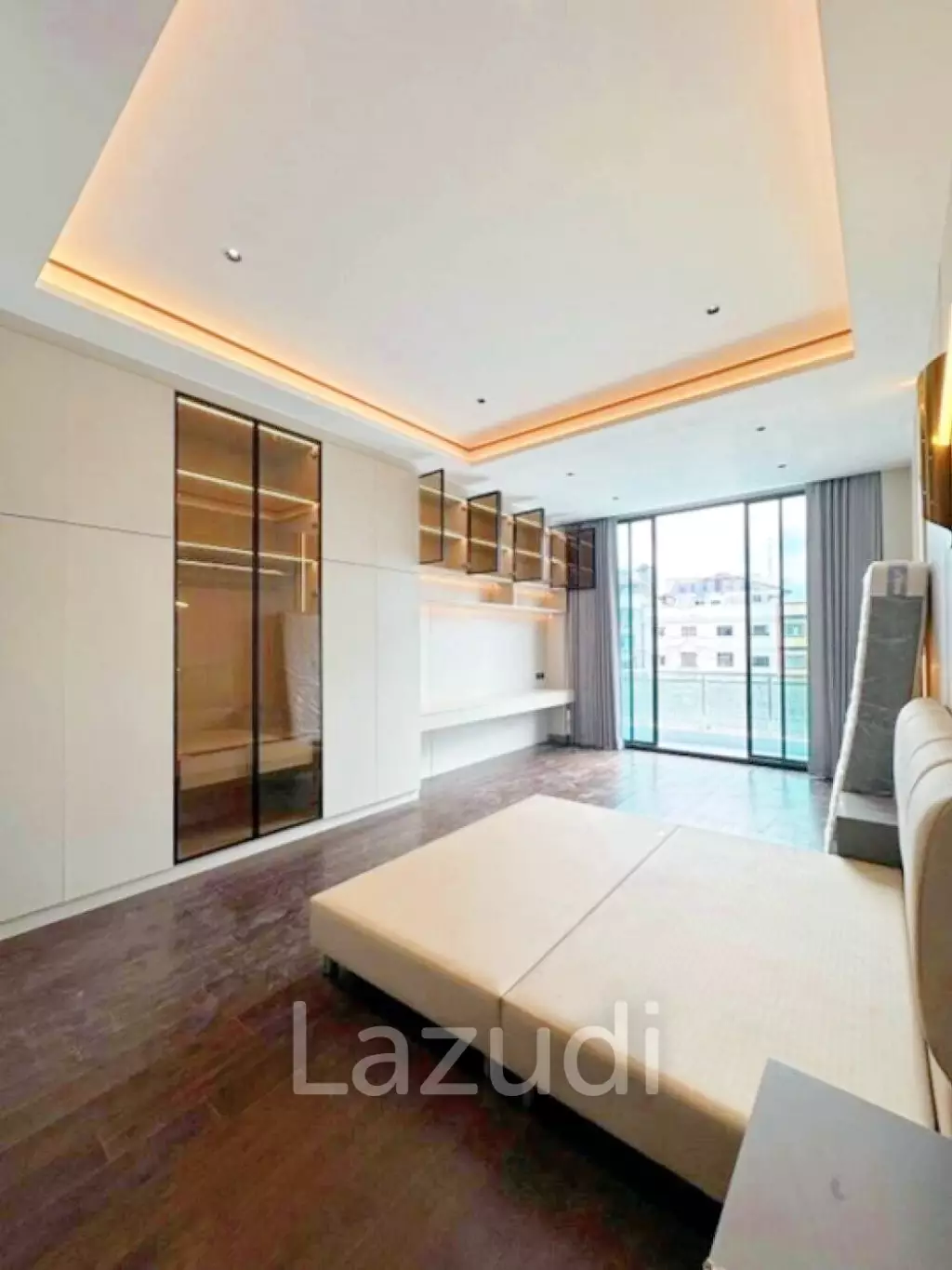 5 Bed 5 Bath 550 SQ.M The Gentry Pattanakarn