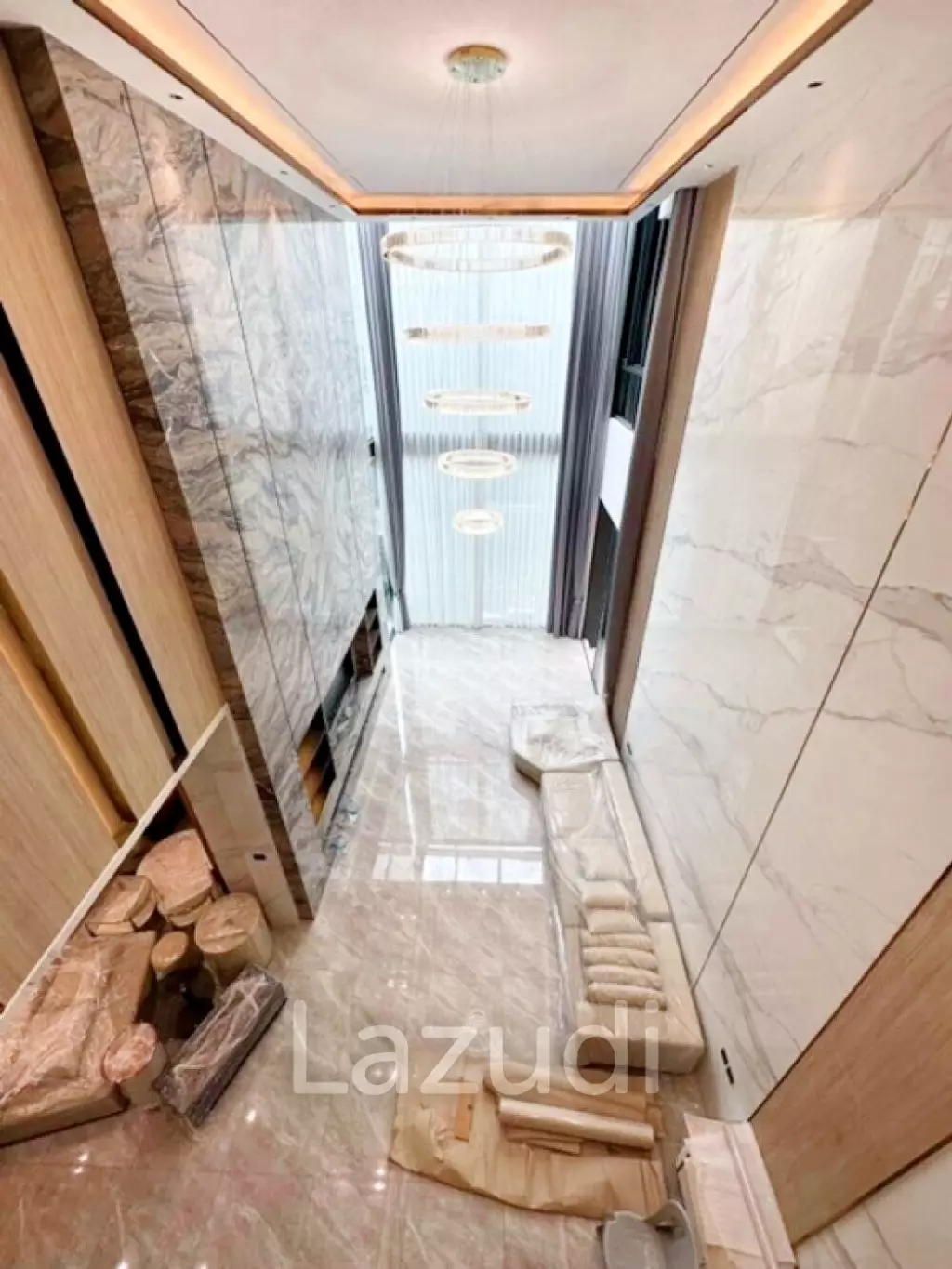 5 Bed 5 Bath 550 SQ.M The Gentry Pattanakarn