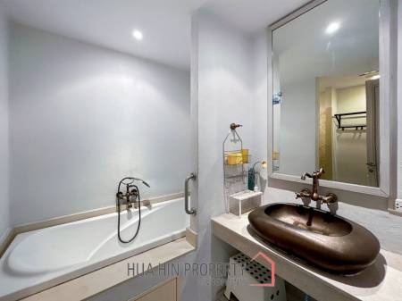 Chelona : 2 Bed Beachfront Condo Pool View