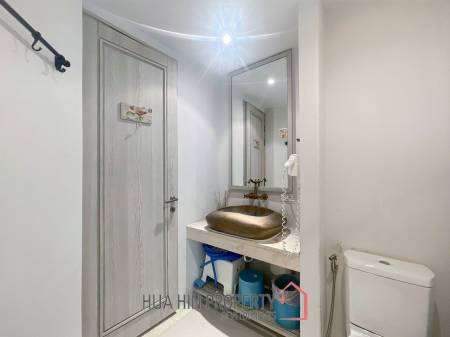 Chelona : 2 Bed Beachfront Condo Pool View