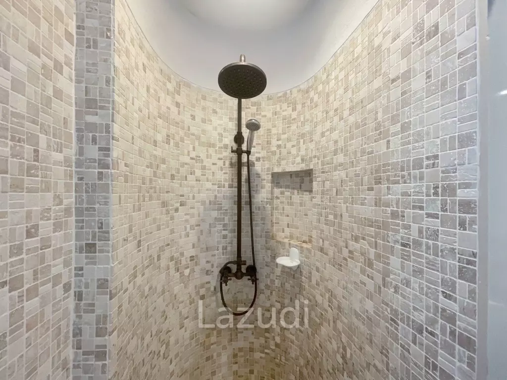 Chelona : 2 Bed Beachfront Condo Pool View
