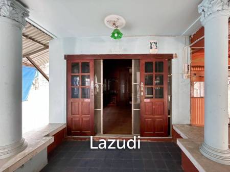 Prime Location : 2 Storey Townhouse On Soi Selakam