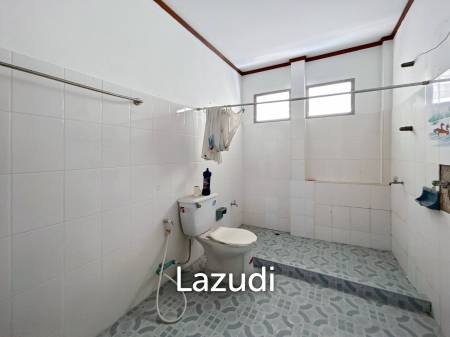 Prime Location : 2 Storey Townhouse On Soi Selakam