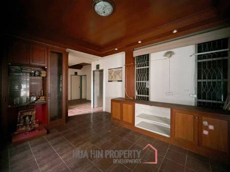 Prime Location : 2 Storey Townhouse On Soi Selakam