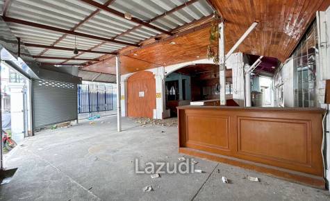 Prime Location : 2 Storey Townhouse On Soi Selakam