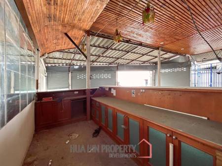 Prime Location : 2 Storey Townhouse On Soi Selakam