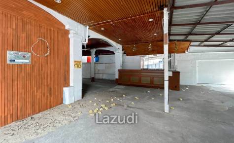 Prime Location : 2 Storey Townhouse On Soi Selakam