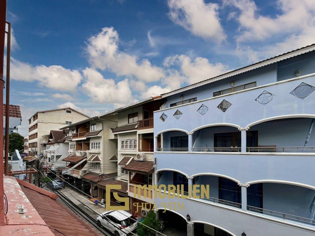 4 Storey Townhouse : 12 Bedroom Hotel On Soi 67