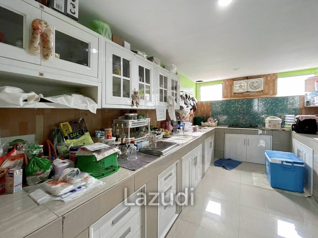 4 Storey Townhouse : 12 Bedroom Hotel On Soi 67
