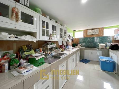 4 Storey Townhouse : 12 Bedroom Hotel On Soi 67