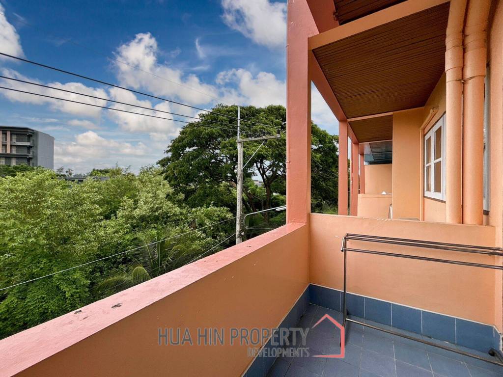 4 Storey Townhouse : 12 Bedroom Hotel On Soi 67