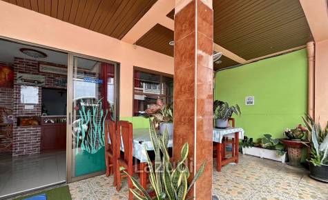4 Storey Townhouse : 12 Bedroom Hotel On Soi 67