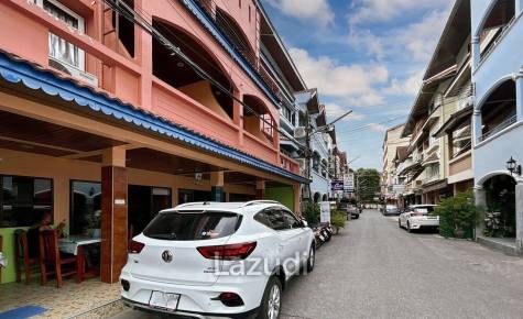 4 Storey Townhouse : 12 Bedroom Hotel On Soi 67