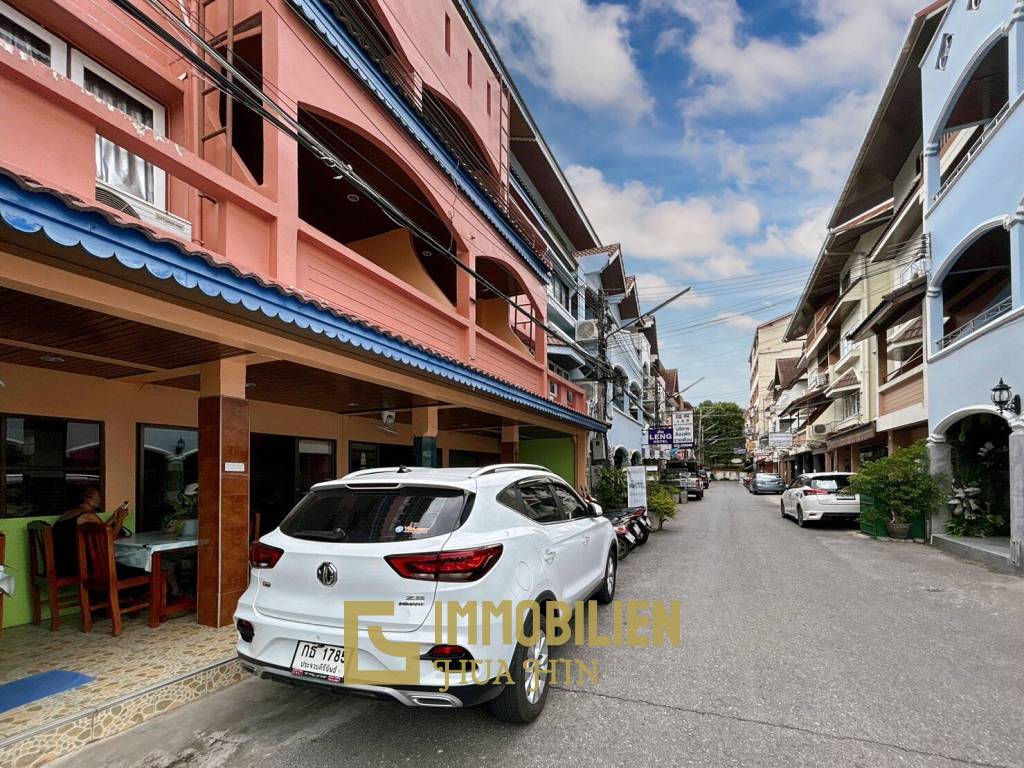 4 Storey Townhouse : 12 Bedroom Hotel On Soi 67