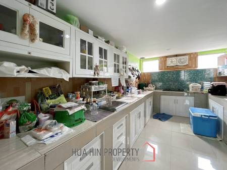 4 Storey Townhouse : 12 Bedroom Hotel On Soi 67