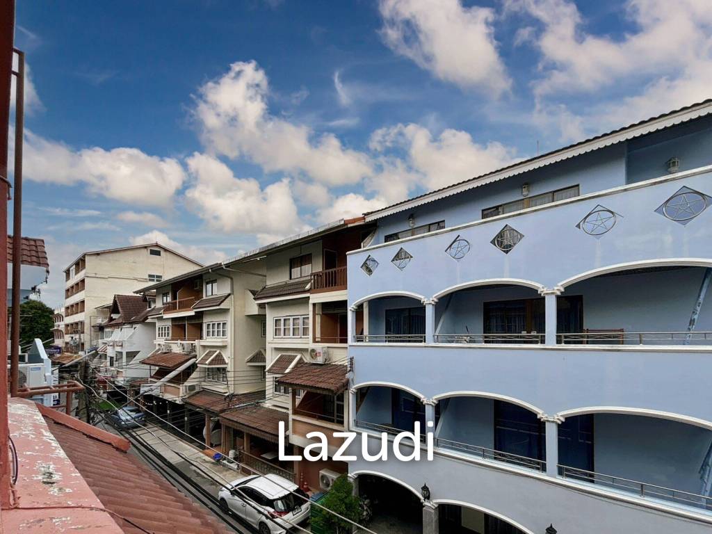 4 Storey Townhouse : 12 Bedroom Hotel On Soi 67